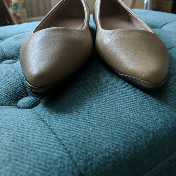 NWOT Volatile Applestar Beige Flats - Picture 4 of 5